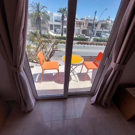 Newly Renovated Apartment In Tourist Area Paphos ภายนอก รูปภาพ