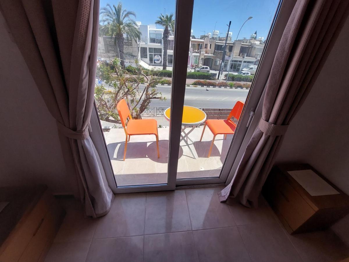 Newly Renovated Apartment In Tourist Area Paphos ภายนอก รูปภาพ